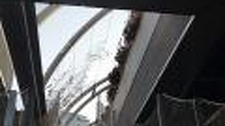 おしゃれビルの上層フロアにある