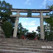 現在の豊国神社は明治時代に今の場所に再建されたものです。