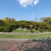 大仙公園の南出入口にある美しい円墳