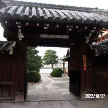 山門の様子です。