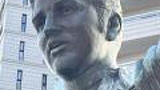 ハーバーランド の エルヴィス プレスリー像