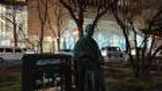 札幌では一番立派でアクセスのしやすい像