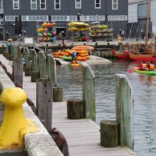 カヤック貸し出しや…、