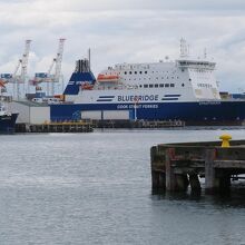 港沿いの風景を楽しみながらの散策だけでもOK。