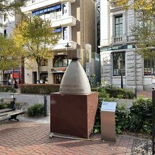 カメラの形のモニュメント