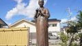 像の理知的な表情が悲しい最期と重なったりして