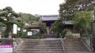 幕末から明治にかけての著名人の墓が多くみられた