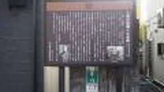 上り立ち門からすぐ