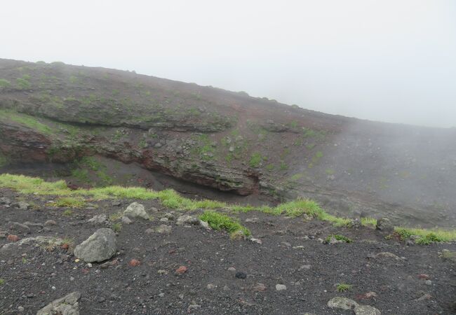 割れ目噴火口跡