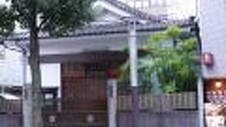 「増上寺 赤門」のすぐ近くにあります