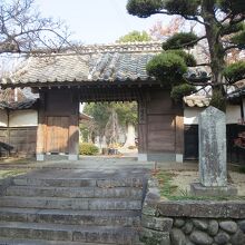 遍照院の山門です。