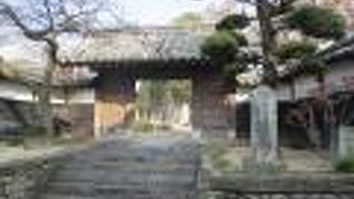 久留米市寺町にある高山彦九郎の墓所があることで有名な寺院です。