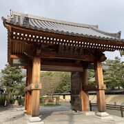 博多の寺町にある門です