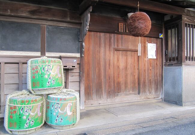 威風堂々たる店構えは老舗醸造蔵元です　～　油長酒造
