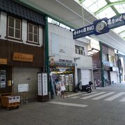 商店街の入り口近く。