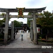 神社は安倍晴明の屋敷があった場所です。