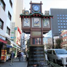『江戸落語』という大きなからくり時計の「からくり櫓」
