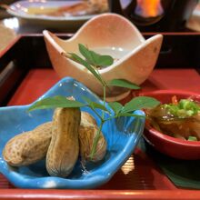 湯で落花生が食べられます。