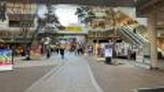 丸亀町商店街の端に位置するショッピングモールです。