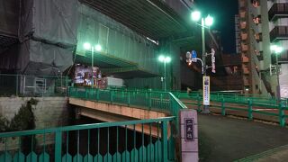 「日向橋」の異名を持ちます