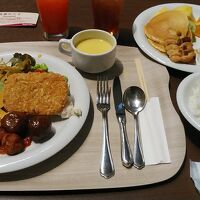 画像には無いですが具だくさんのオムレツが美味しかったです！