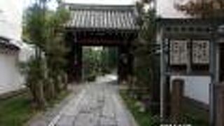 参道が残っています。