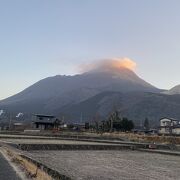 由布院のシンボルとなる山