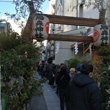 初詣の行列、凄い長さでした。