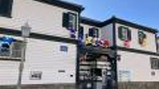 洋館には珍しい長屋のような建物