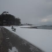 雪景色の海岸線