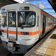 岐阜駅と富山駅を結ぶJRの鉄道路線