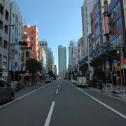 三宮駅前を通る繁華街の大通り