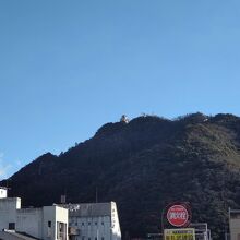 山頂に岐阜城を抱く山です
