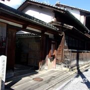 京都を代表する花街の島原に国内で唯一現存する揚屋建築です。