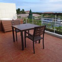 ベランダにはきれいなジャグジー付き