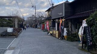 国造神社側にあります