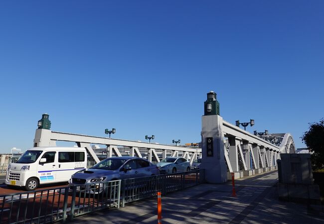 美しい曲線が印象的な橋