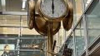 中央コンコース「桜通口」エスカレーター前