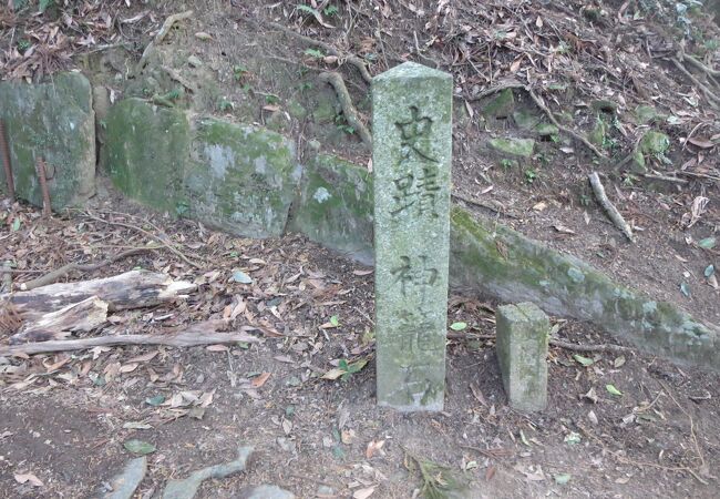 全国に先駆けて「神籠石」という名が付いた大規模な山城址の遺跡です。