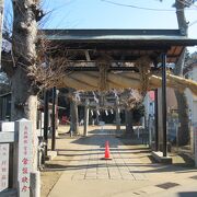 鳥居には500㎏の大しめ縄が飾られています