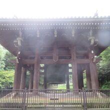 圧巻の大鐘楼です