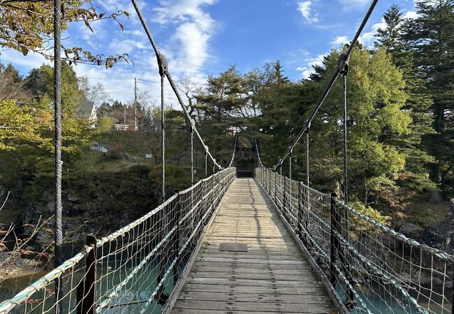 厳美渓に架かるつり橋