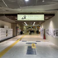 東改札を出て南口広場方面へ真っ直ぐ