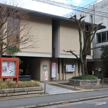 御所そばにある