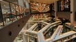 面白い本棚の本屋さん