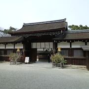 平安時代から存在する京都で最も古い神社の一つ