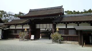 平安時代から存在する京都で最も古い神社の一つ