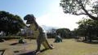 恐竜がたくさん並んだ不思議なスポット