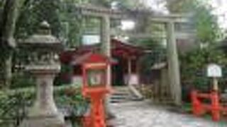 西楼門入ってすぐにあります