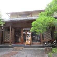 奇麗な工芸品が展示されています